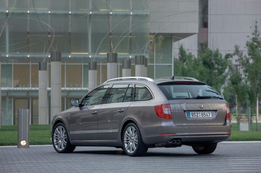  Skoda Superb Combi 2009 года  (фото 69 из 74)